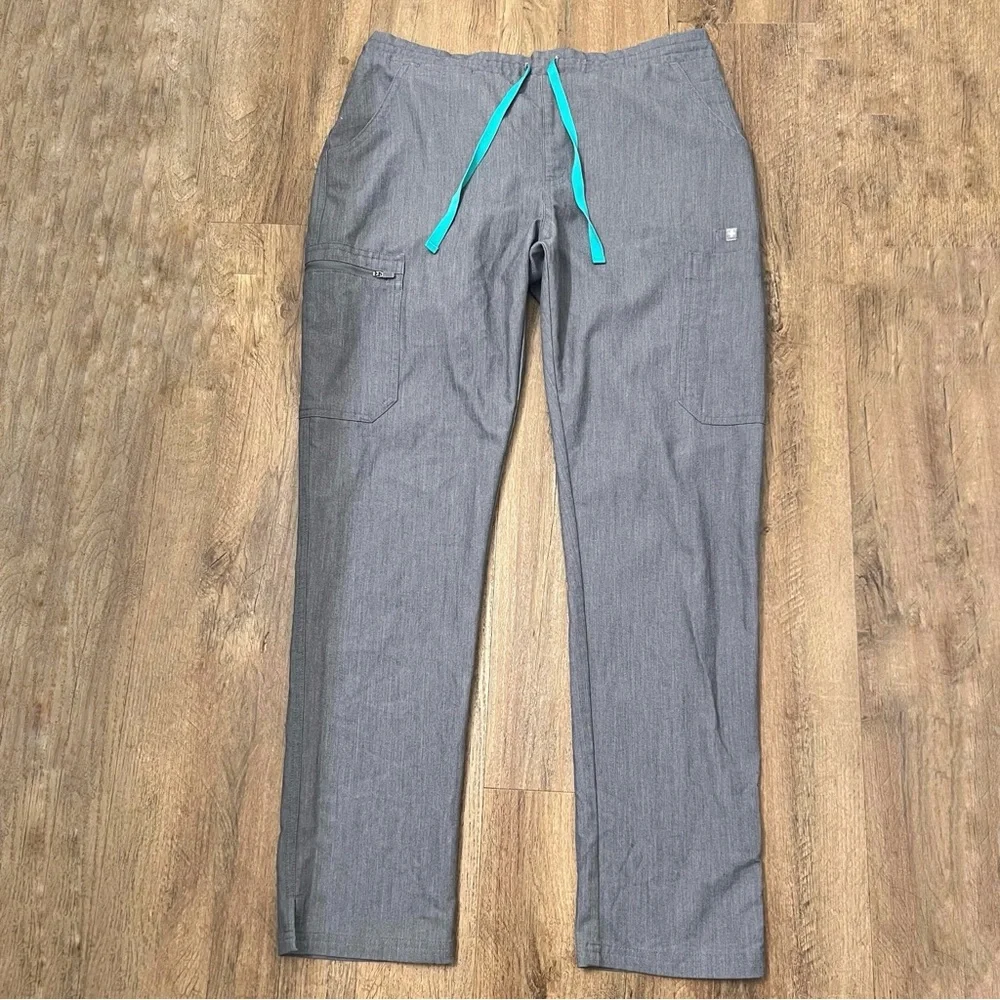 Figs‎ Yola™ Skinny Scrub Pants in Graphite